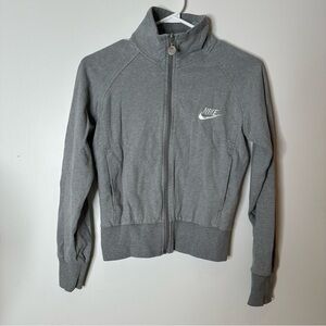 Nike women’s grey zip up lightweight jacket